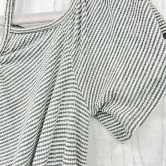 One Clothing LARGE Womens White Gray Striped Short Sleeve Cold Shoulder Jumper - Picture 4 of 7